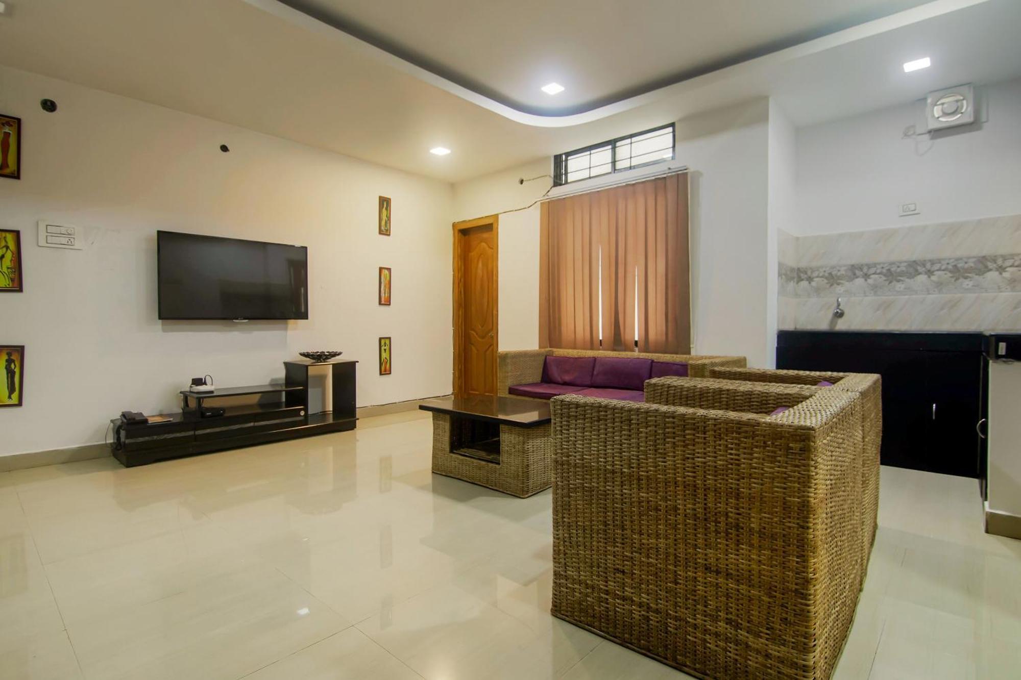 Готель Collection O The Blu Bell Nizarapar Path Ґувахаті Екстер'єр фото